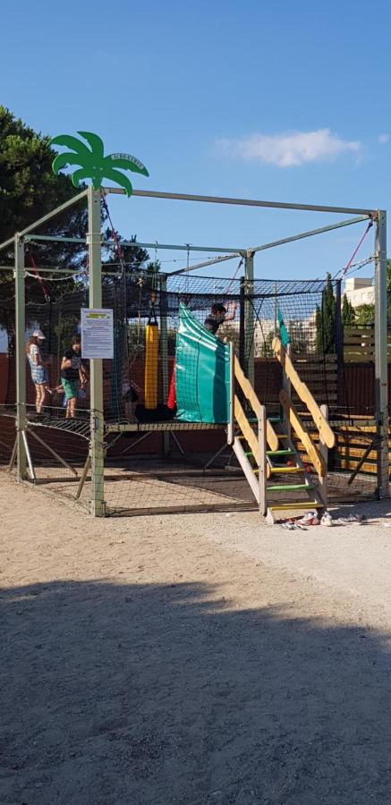Camping Les Mobilhomes Helvetiques 4 Etoiles Mar Estang En Roussillon *